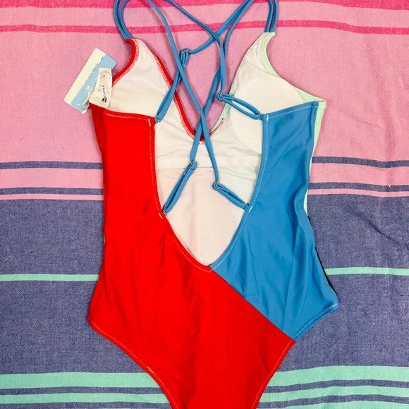 CupShe Colorblocked V-Neck One Piece Swimsuit - Picture 6 of 7